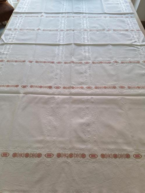 Retro geborduurd rechthoekig tafelkleed wit rose 1m49cmx90cm, Antiek en Kunst, Antiek | Tapijten, Tafelkleden en Textiel, Ophalen of Verzenden
