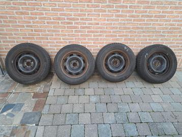 Winterbanden op velgen 195/65 R15  beschikbaar voor biedingen