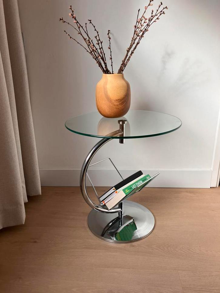 Vintage bijzettafel / lectuurtafel. Chroom met glas, Huis en Inrichting, Tafels | Bijzettafels, Zo goed als nieuw, Rond, 45 tot 60 cm