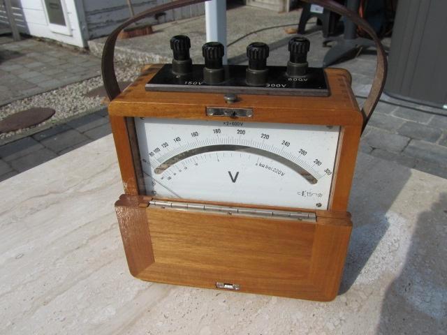 Antieke voltmeter in prachtige originele staat !, Antiek en Kunst, Curiosa en Brocante, Ophalen of Verzenden