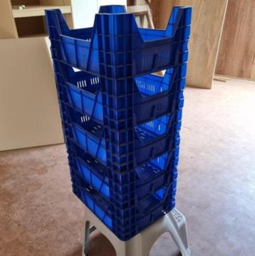 Stapelbare kratten, 1€ per één stuk beschikbaar voor biedingen