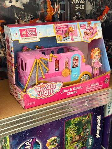 Royale High - Bus & Glam Closet Pop met auto bus en kleding beschikbaar voor biedingen