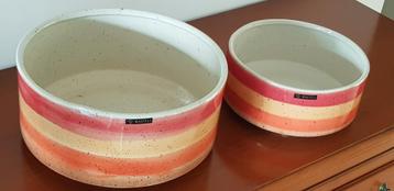 Twee nieuwe grote keramiek bloem of planten  beschikbaar voor biedingen