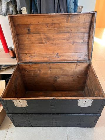 Antieke houten koffer (piratenkist/koffer) beschikbaar voor biedingen