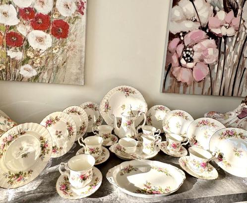 Royal Albert koffieset, Moss Rose, Antiek en Kunst, Antiek | Servies los, Ophalen