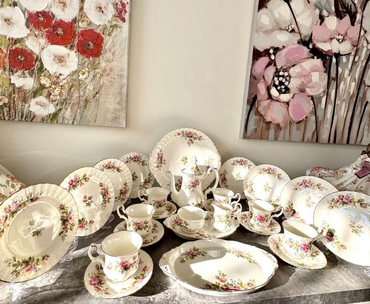 Royal Albert koffieset, Moss Rose, Antiek en Kunst, Antiek | Servies los, Ophalen