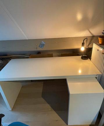 Ikea Malm bureau met uitschuifbaar blad, Huis en Inrichting, Bureaus, Ophalen, Zo goed als nieuw, Bureau