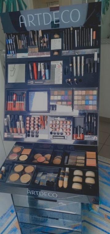 Make up stand beschikbaar voor biedingen