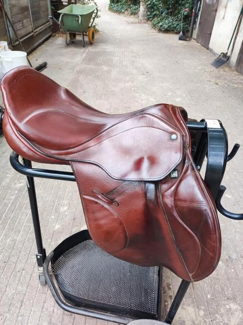 Stubben Genesis Biomex springzadel te koop, Dieren en Toebehoren, Paarden en Pony's | Zadels, Zo goed als nieuw, Ophalen