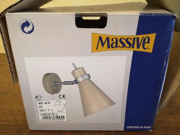 Wandlamp beschikbaar voor biedingen