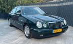 Mercedes Benz E320 W210 Avantgarde Oldtimer, Auto's, Mercedes-Benz, Zwart, 3199 cc, 5 deurs, Particulier