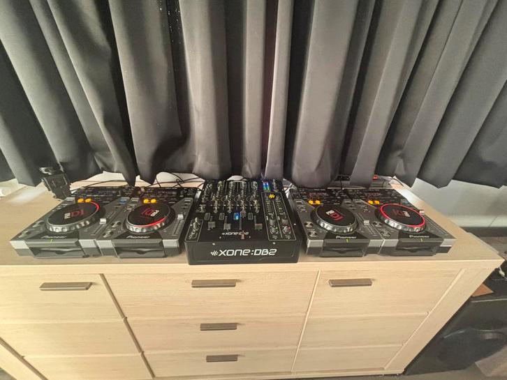 Dj set te koop 4 x pioneer cdj400 en mengpaneel allen&heath, Muziek en Instrumenten, Dj-sets en Draaitafels, Zo goed als nieuw