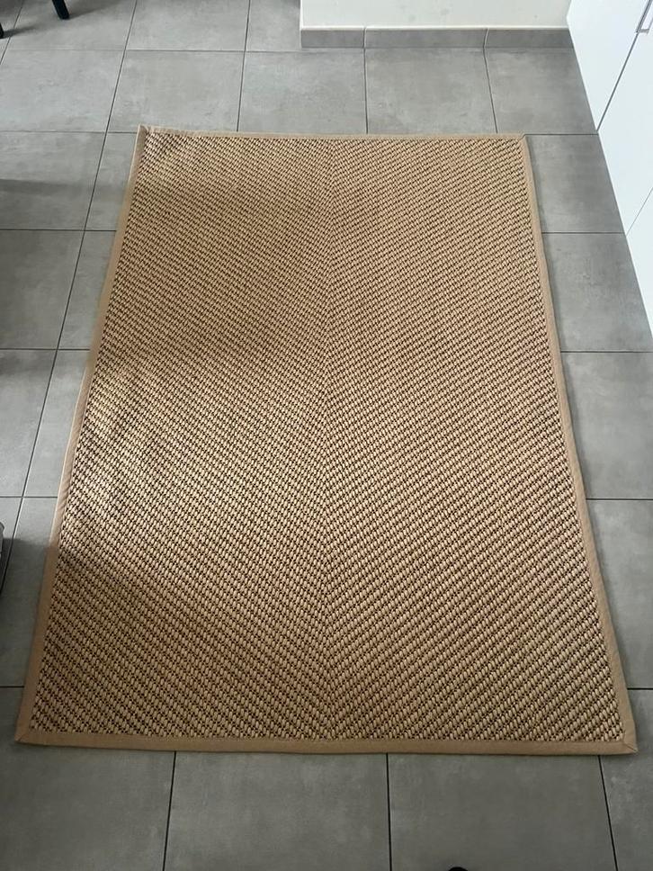 IKEA HELLESTED vloerkleed — 160-230 cm, Huis en Inrichting, Stoffering | Tapijten en Vloerkleden, Beige, Ophalen