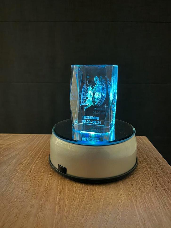 Kristallen kubus met sterrenbeeld, Verzamelen, Beelden en Beeldjes, Zo goed als nieuw, Mens, Ophalen