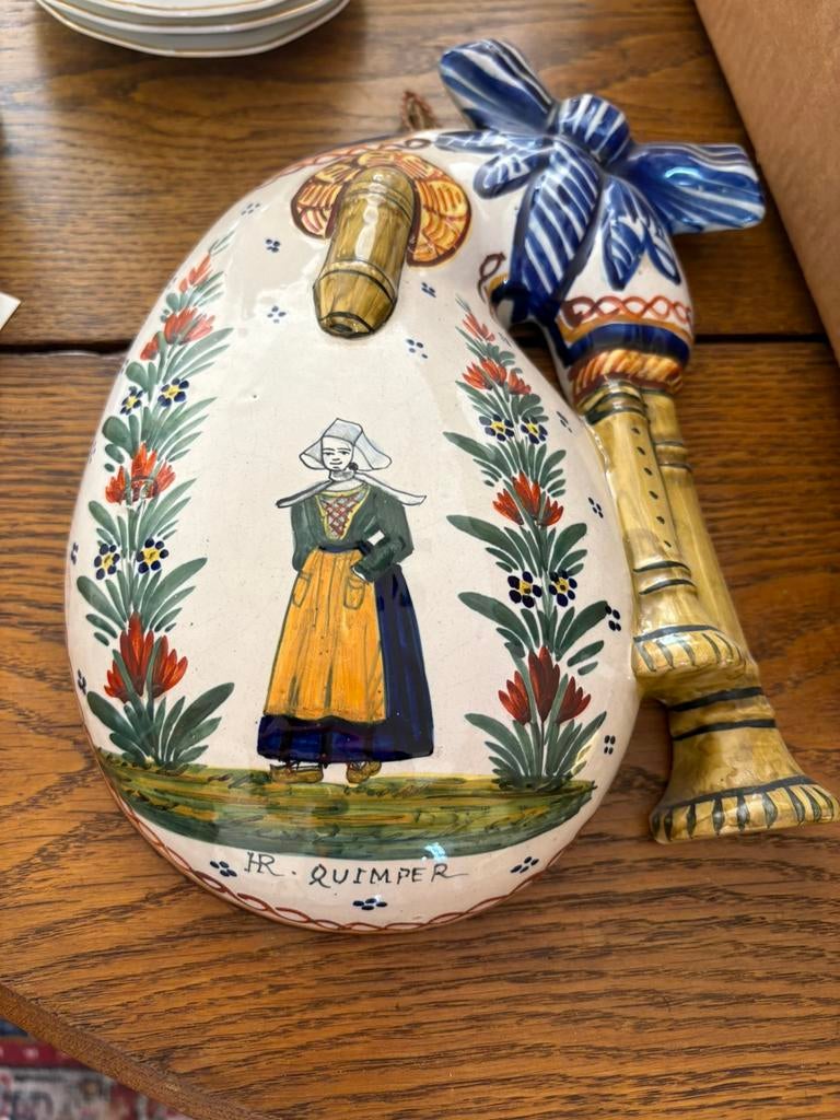 Ancienne bouquetière murale QUIMPER, Antiquités & Art, Antiquités | Porcelaine, Enlèvement