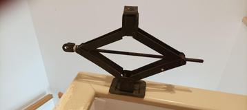cric ciseau - schaarkrik - Scissor jack - Scherenwagenheber beschikbaar voor biedingen