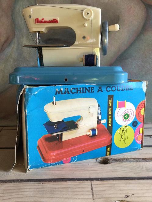 Vintage speelgoed naaimachine Ma Cousette, Antiquités & Art, Antiquités | Jouets, Enlèvement ou Envoi