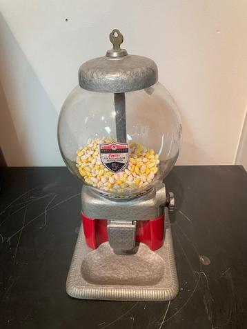 Distributeur de chewing-gum, bonbons, beschikbaar voor biedingen