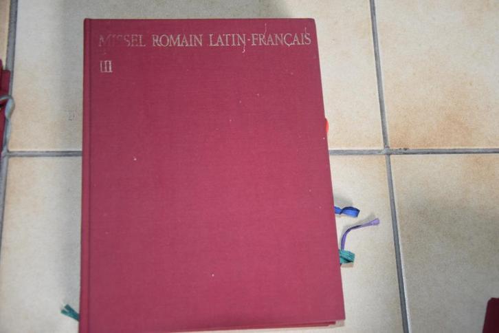 Missel romain  latin français III, Antiek en Kunst, Antiek | Boeken en Manuscripten, Verzenden