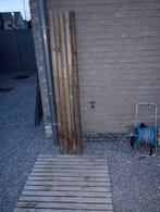 5 houten tuinpalen + plank, Jardin & Terrasse, Poteaux, Poutres & Planches, Enlèvement, Utilisé, Poteaux