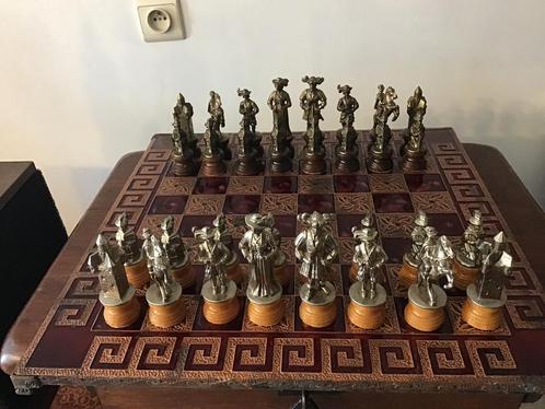 Schaakspel met antiek metalen bord en metalen schaakstukken, Hobby en Vrije tijd, Gezelschapsspellen | Bordspellen, Ophalen of Verzenden