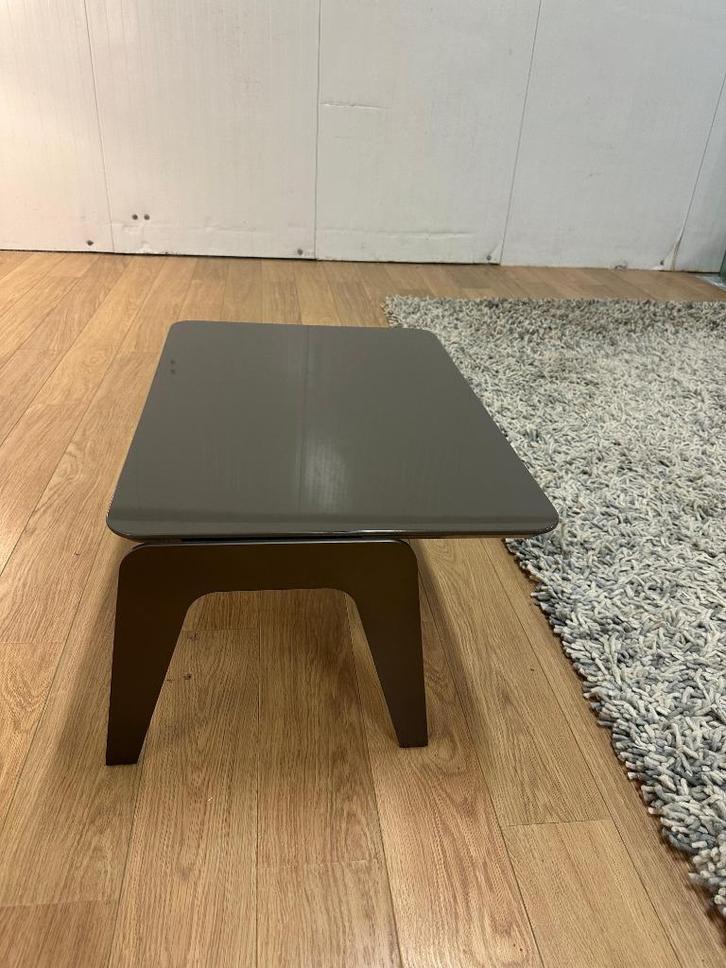 ZGAN Minotti Kirk Jut Out Bijzettafel - NP: €3.000, Huis en Inrichting, Tafels | Bijzettafels, Zo goed als nieuw, Rechthoekig