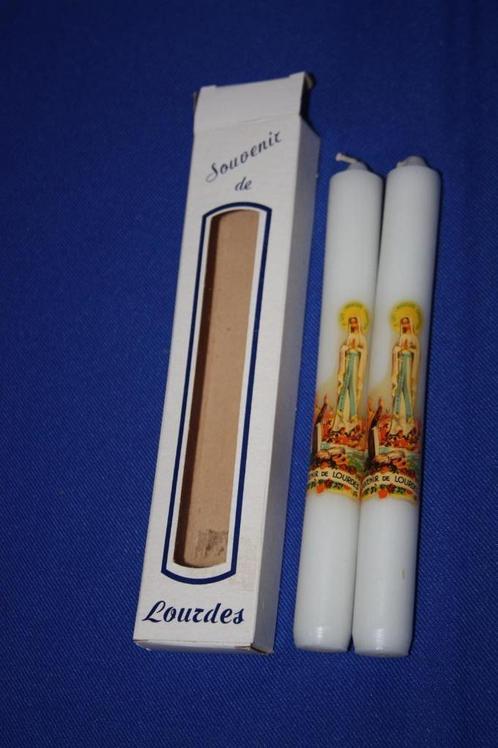 Souvenir de Lourdes ( originele verpakking met 2 kaarsen ), Collections, Religion, Comme neuf, Christianisme | Catholique, Autres types