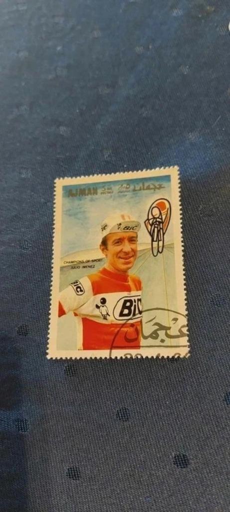 Postzegel / wielrenner Julio Jimenez (BIC) Ajman Stamps, Verzamelen, Sportartikelen en Voetbal, Zo goed als nieuw, Overige typen