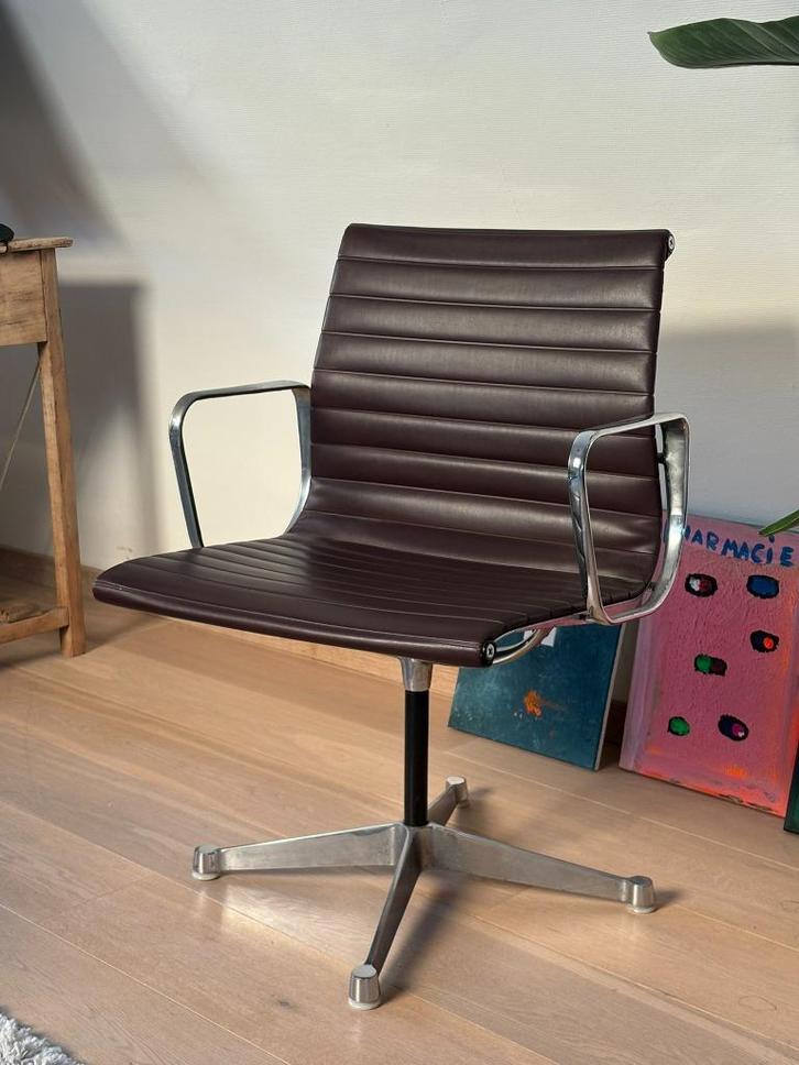 Charles & Ray Eames EA 108 Bureaustoel Herman Miller - Vitra, Huis en Inrichting, Stoelen, Gebruikt, Eén, Leer, Metaal, Bruin