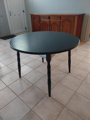 ronde tafel 110 cm doormeter en 80 cm hoog 4 poten verhuis  beschikbaar voor biedingen