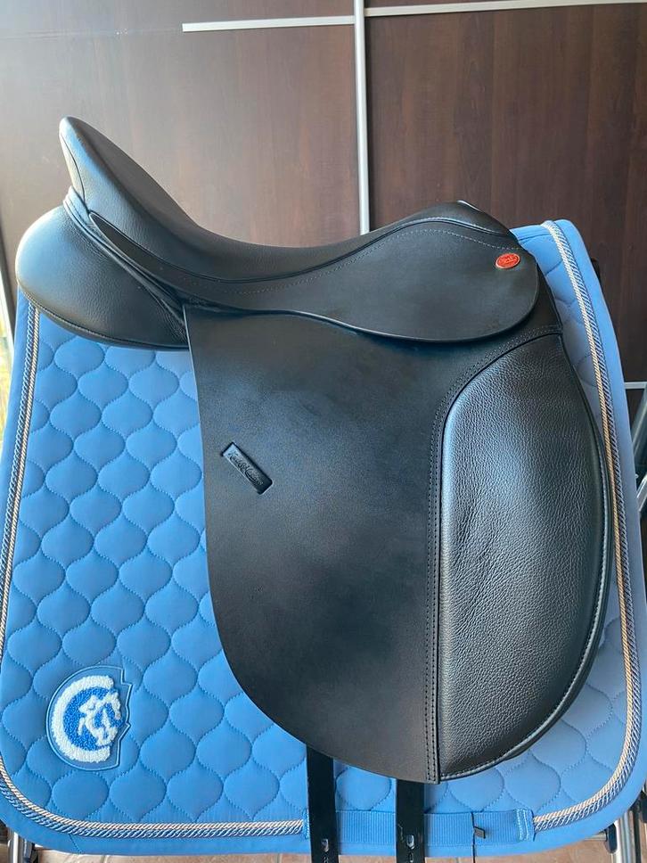 Dressuurzadel Kent en Masters 17,5 inch HDM, Animaux & Accessoires, Chevaux & Poneys | Selles, Comme neuf, Enlèvement ou Envoi