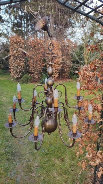 Luster in messing beschikbaar voor biedingen