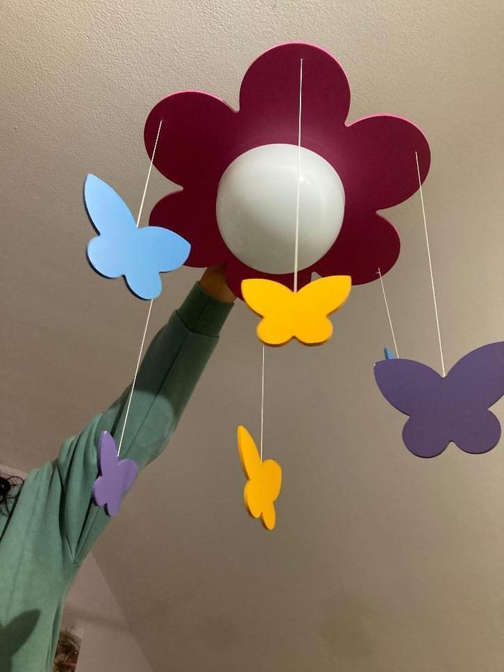 Plafondlamp bloem/vlinders kinderkamer, Huis en Inrichting, Lampen | Plafondlampen, Zo goed als nieuw, Glas, Hout, Kunststof, Ophalen