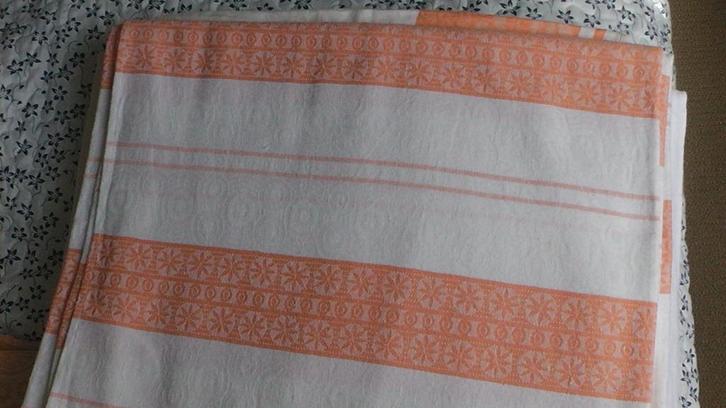 Damasten tafelkleed, Huis en Inrichting, Tafelkleden, Ophalen