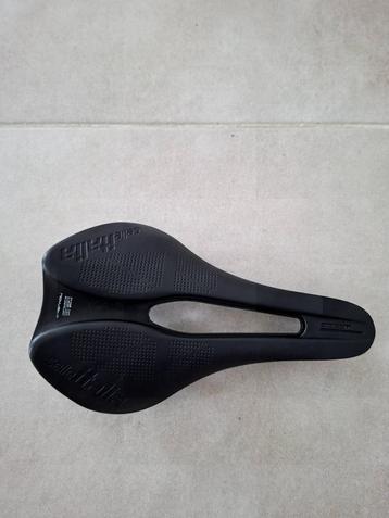 Selle Italia Novus Evo zadel, Enlèvement ou Envoi, Comme neuf, Selle Italia