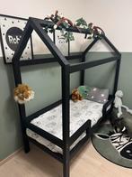 Stevig houten peuterbed huisje - handgemaakt, Kinderen en Baby's, Kinderkamer | Bedden, Ophalen, Gebruikt
