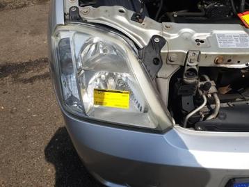 Koplamp rechts van een Opel Meriva beschikbaar voor biedingen