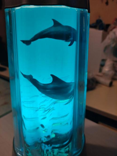 Lampe faune sous marine bleue dauphins mouvement rotatif, Maison & Meubles, Lampes | Autre, Enlèvement ou Envoi