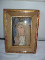Religion Notre Dame de Fatima cadre relique avec perles, Antiquités & Art, Enlèvement ou Envoi