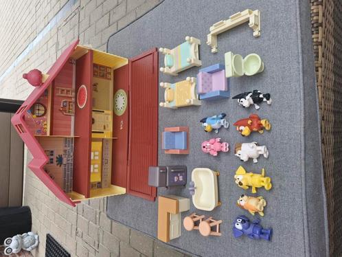 BLUEY - Speelhuis met 4 kamers en accessoires - Speelset, Kinderen en Baby's, Speelgoed | Poppenhuizen, Zo goed als nieuw, Accessoires