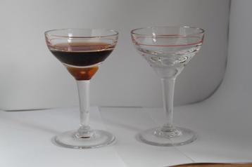 vintage druppelglazen  beschikbaar voor biedingen