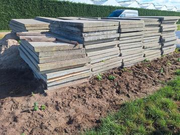 Betonnen rijplaten beschikbaar voor biedingen