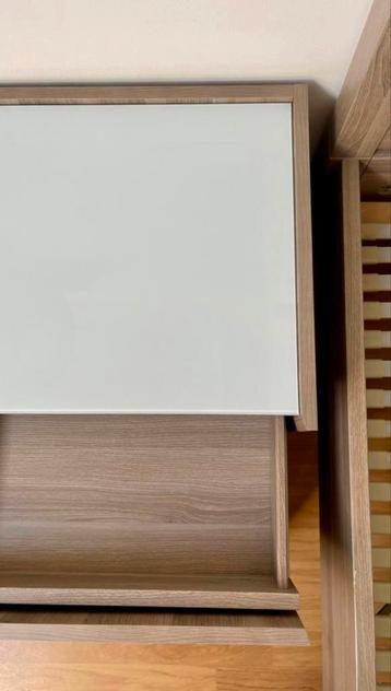 2 nachtkasten met dubbele lade beschikbaar voor biedingen