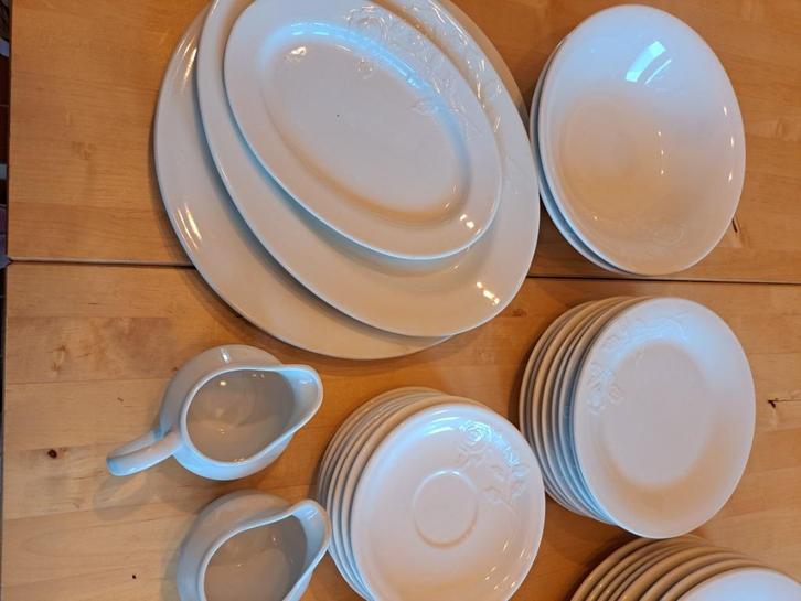 Volledig Servies, Huis en Inrichting, Keuken | Servies, Zo goed als nieuw, Compleet servies, Overige stijlen, Aardewerk, Ophalen