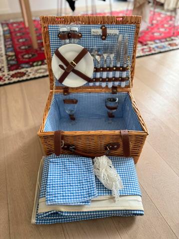 Panier Pique-Nique Classique Complet pour 2 Personnes beschikbaar voor biedingen