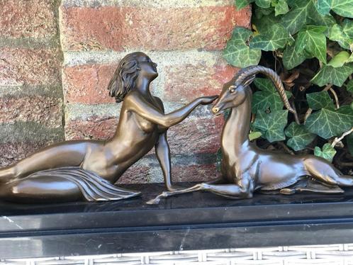 elegant bronzen schouwbeeld amazone vrouw m antilope ree, Antiek en Kunst, Kunst | Beelden en Houtsnijwerken, Ophalen of Verzenden