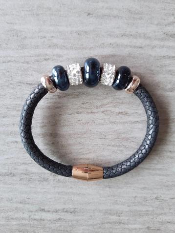 Nieuwe armband beschikbaar voor biedingen