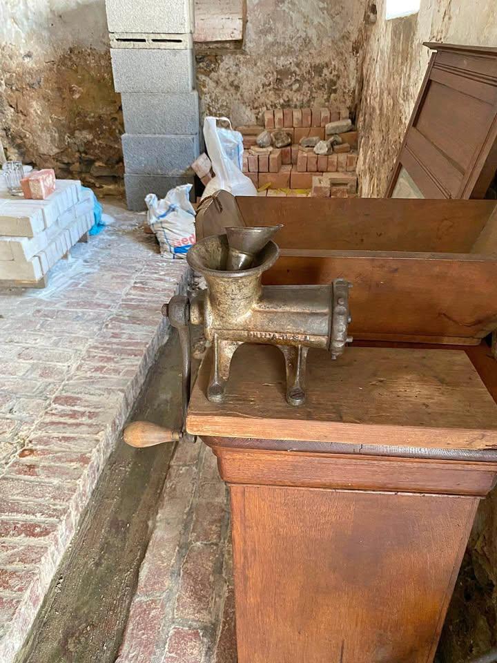 Hachoir ancien en fonte sur planche bois, Antiquités & Art, Antiquités | Outils & Instruments, Enlèvement