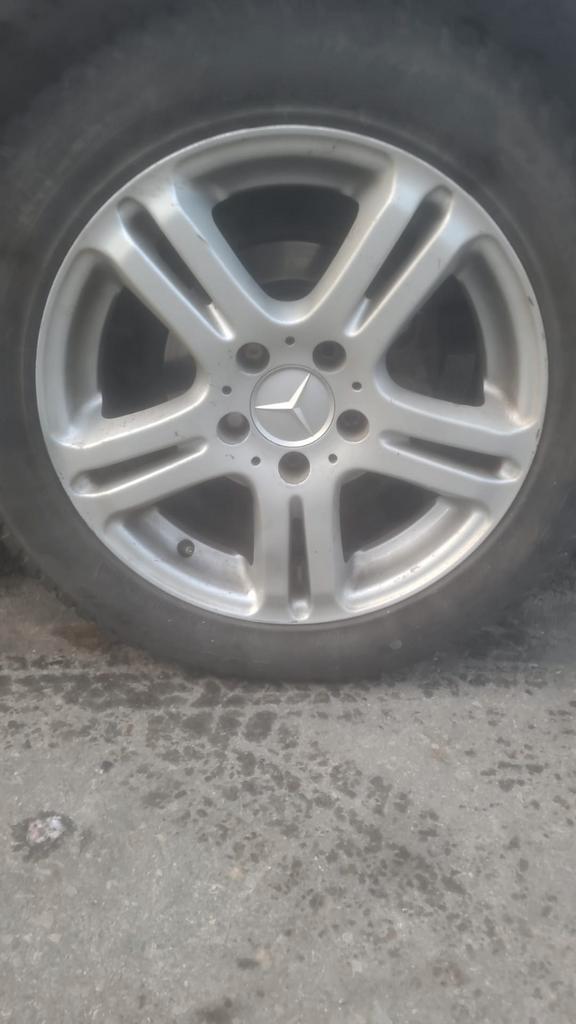 Jantes mercedes et pneu 205 55 r16 91 h, Auto-onderdelen, Banden en Velgen, Velg(en), 16 inch, Ophalen of Verzenden