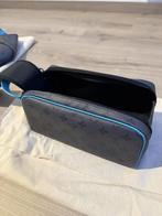 Trousse de toilette Louis Vuitton, Enlèvement ou Envoi, Utilisé, Gris, Homme